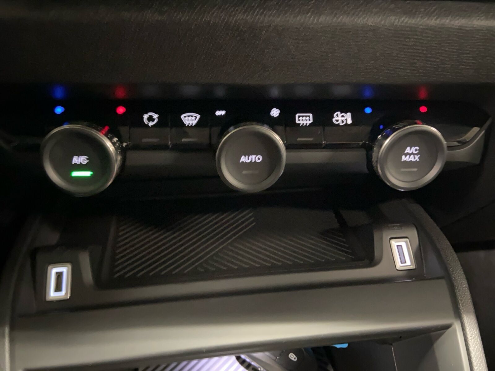 Sort Citroën ë-C4 fra 2025