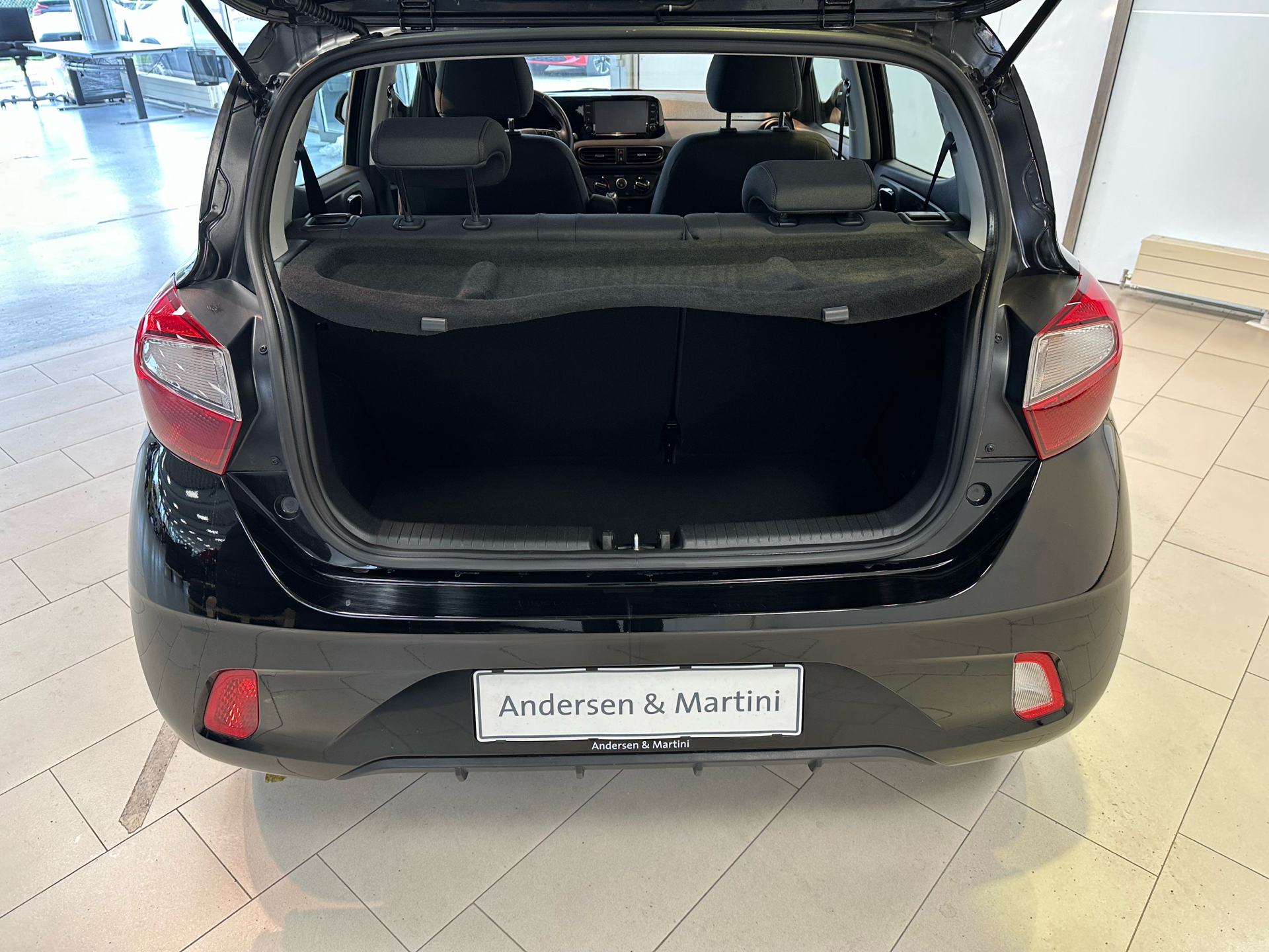 Hyundai i10 1,0 Essential 67HK 5d