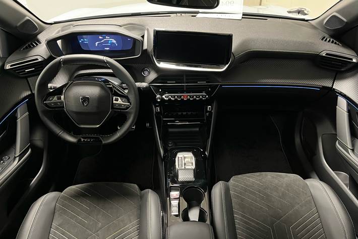 Hvid Peugeot e-208 fra 2025