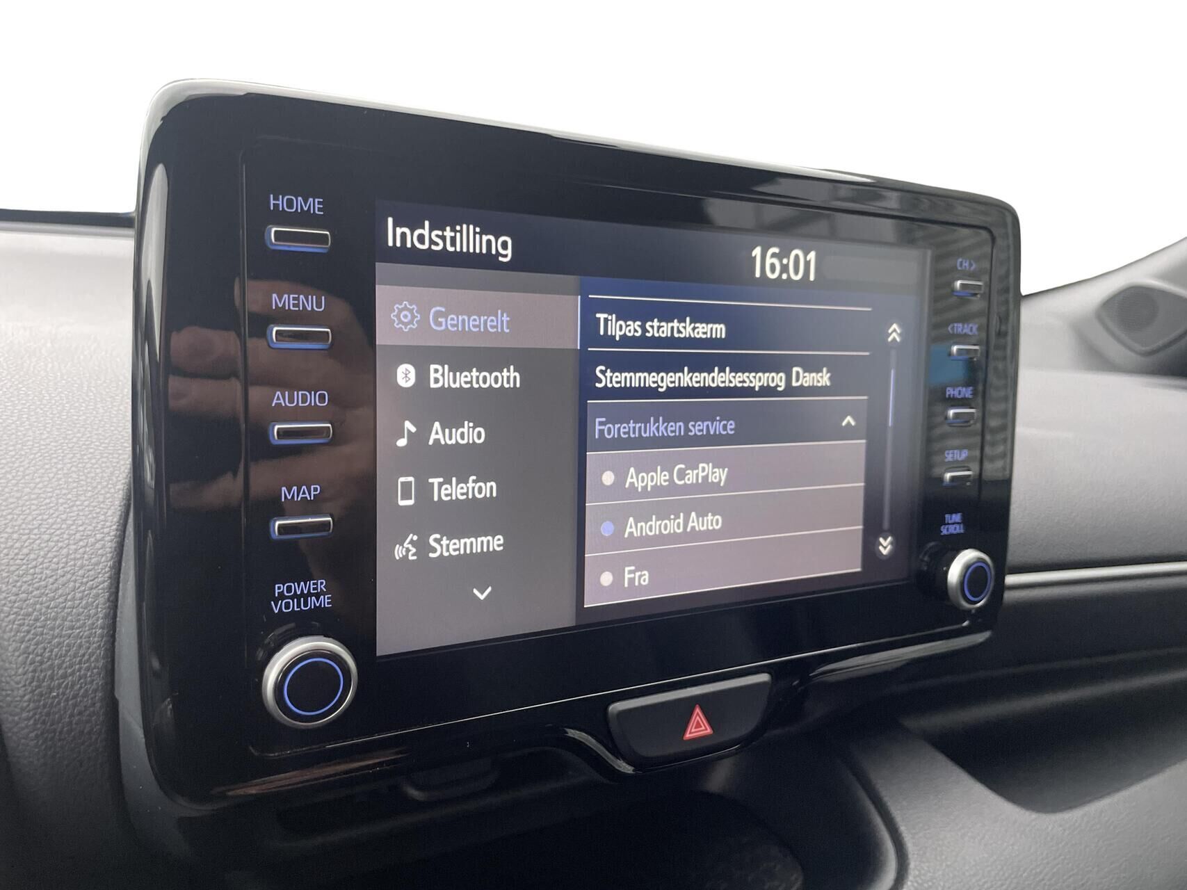 Grå Toyota Yaris fra 2021