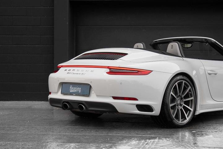Hvid Porsche 911 Carrera 4S fra 2016 set udefra