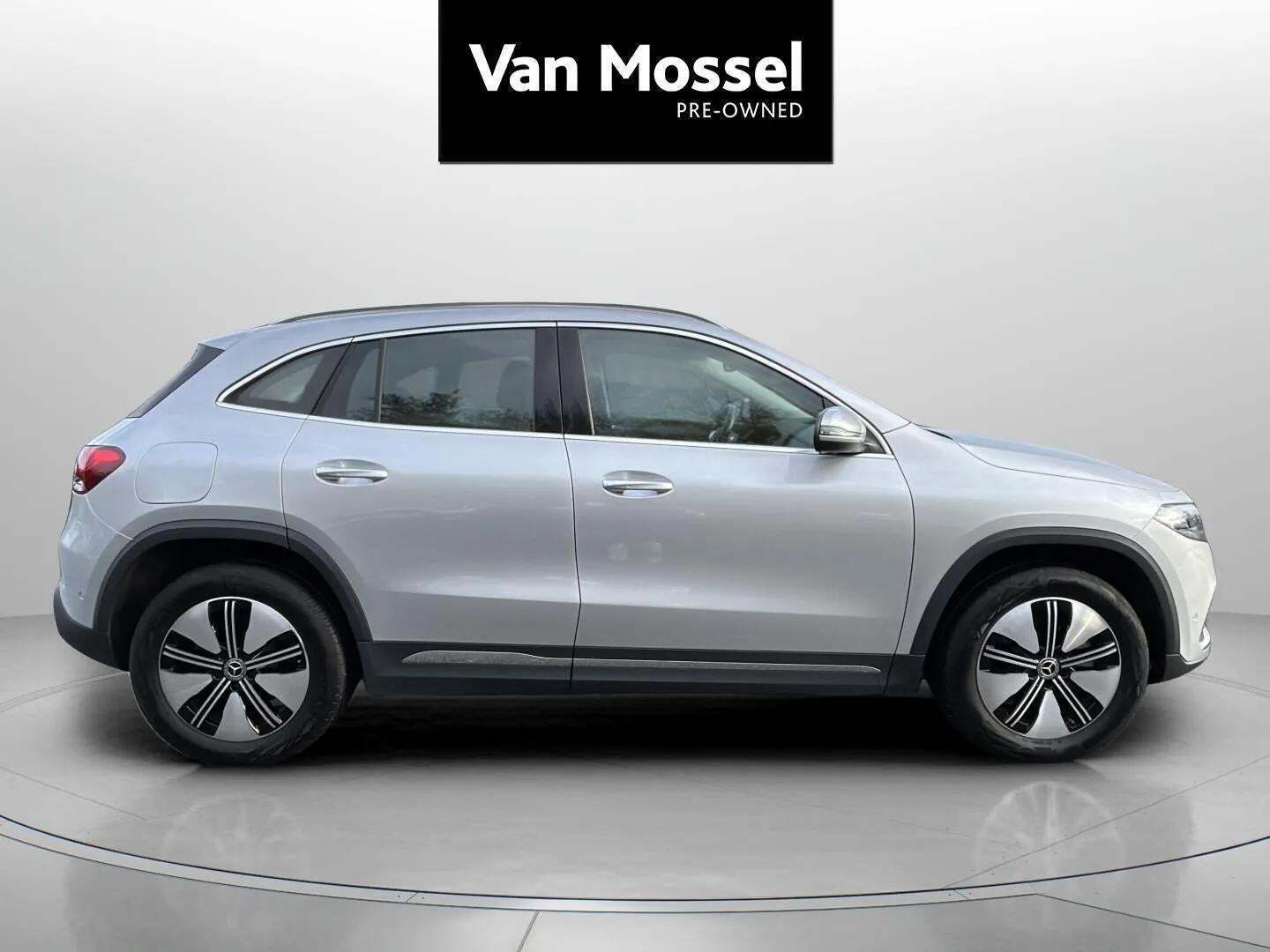 Mercedes EQA250+ Electric Art