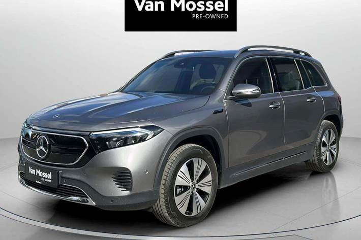 Grå Mercedes EQB250 fra 2023 set udefra