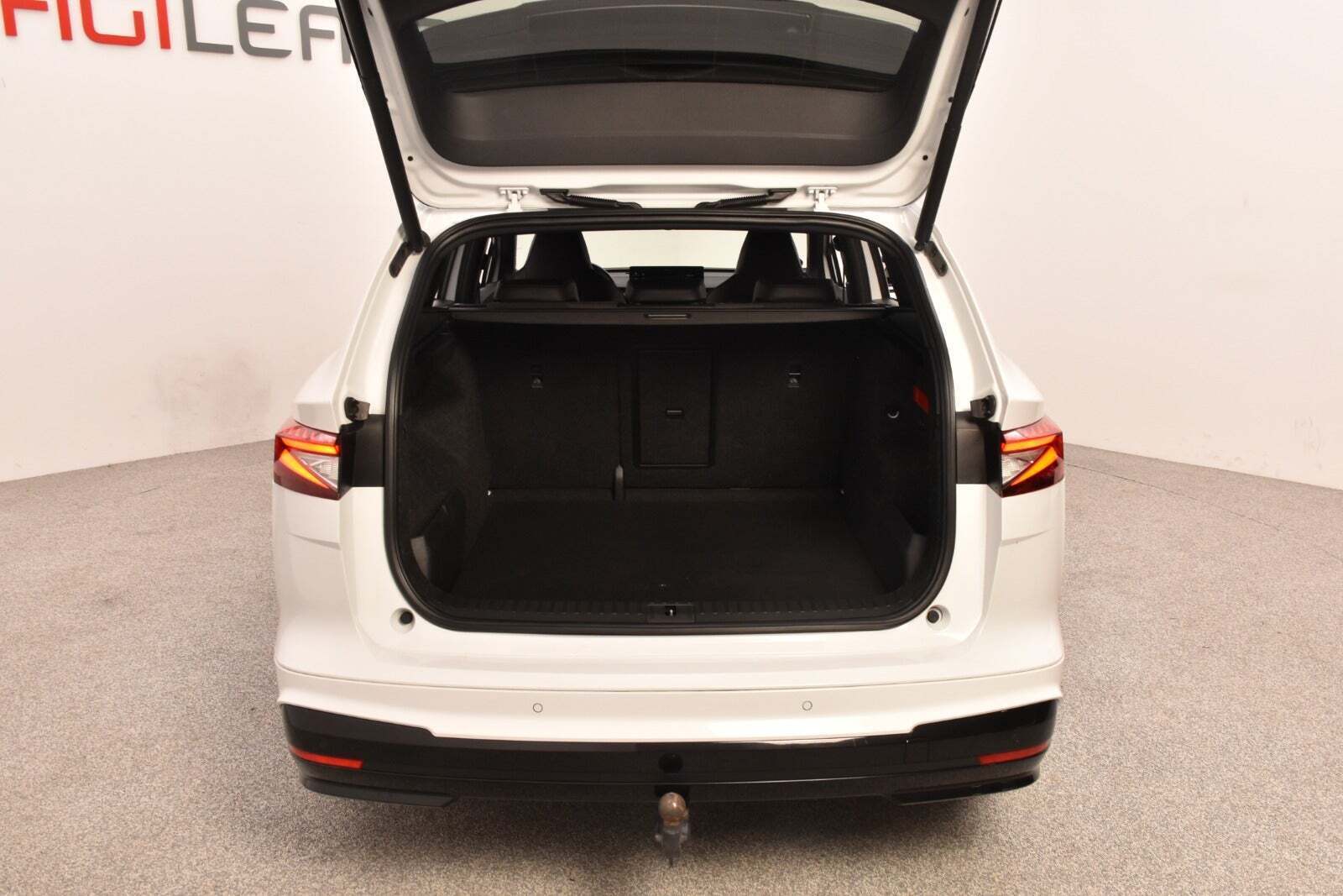 Hvid Skoda Enyaq fra 2021