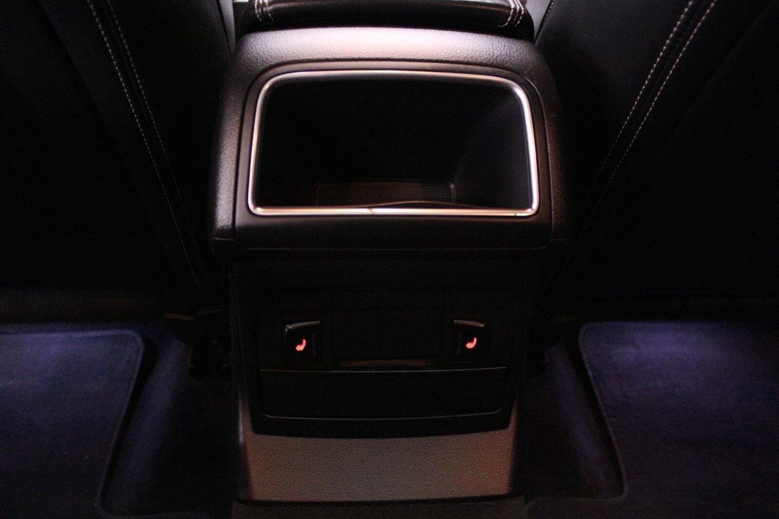 Grå Audi SQ5 fra 2016