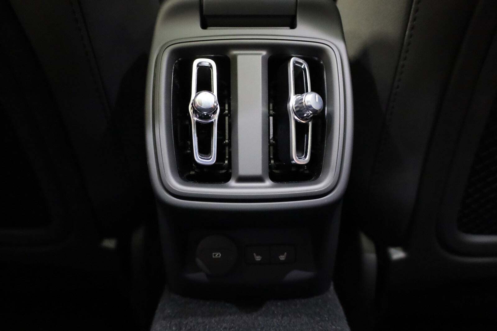 Sort Polestar 2 fra 2025