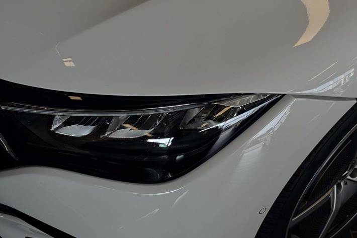 Hvid Mercedes EQE350+ fra 2022