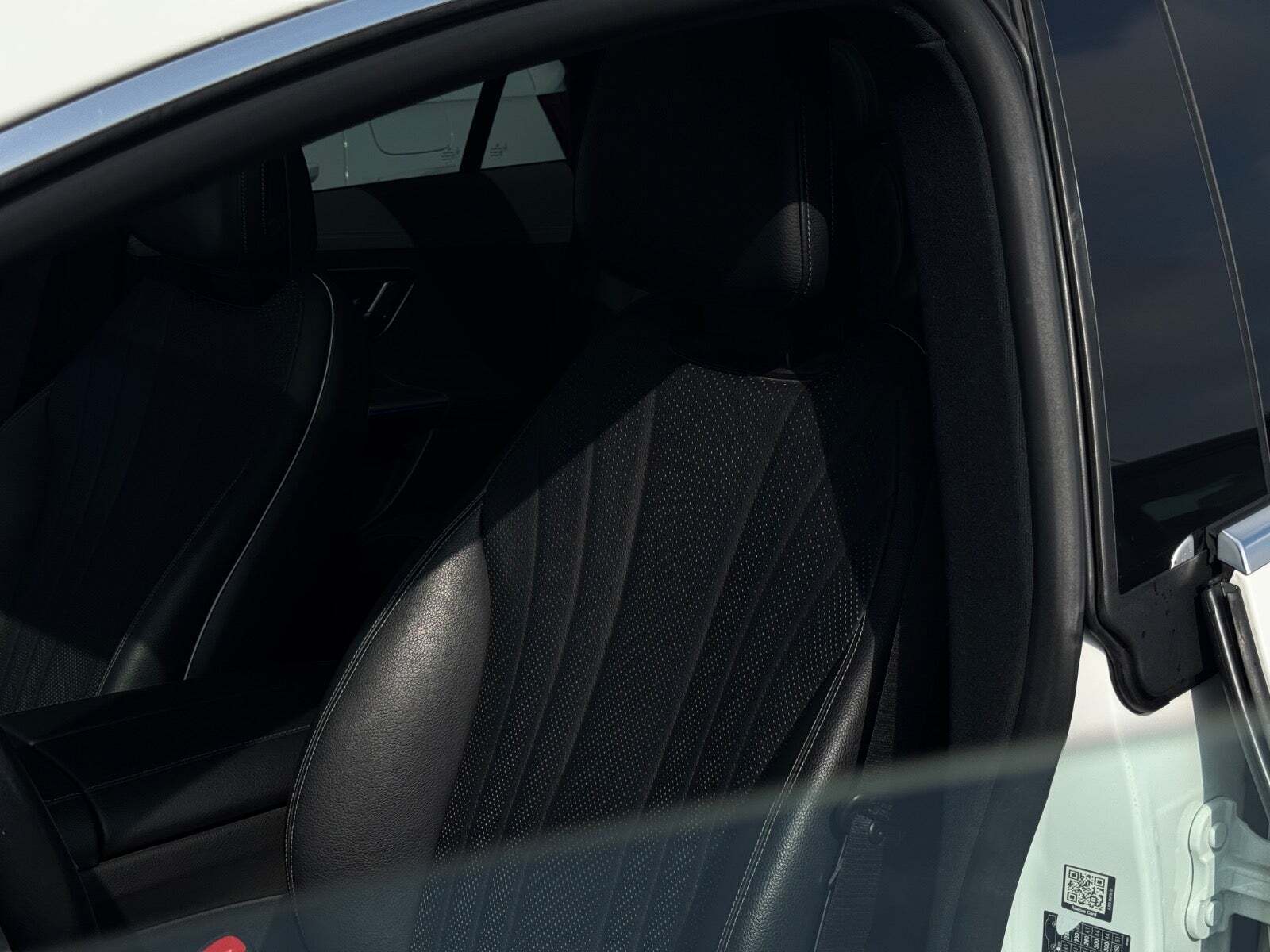 Hvid Mercedes EQE350+ fra 2022