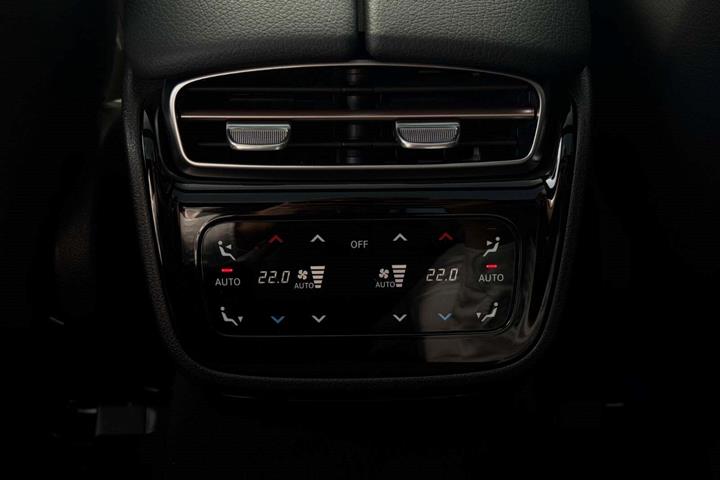 Hvid Mercedes EQE350+ fra 2022