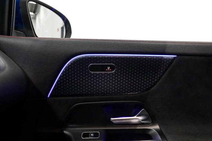 Blå Mercedes EQA250+ fra 2025