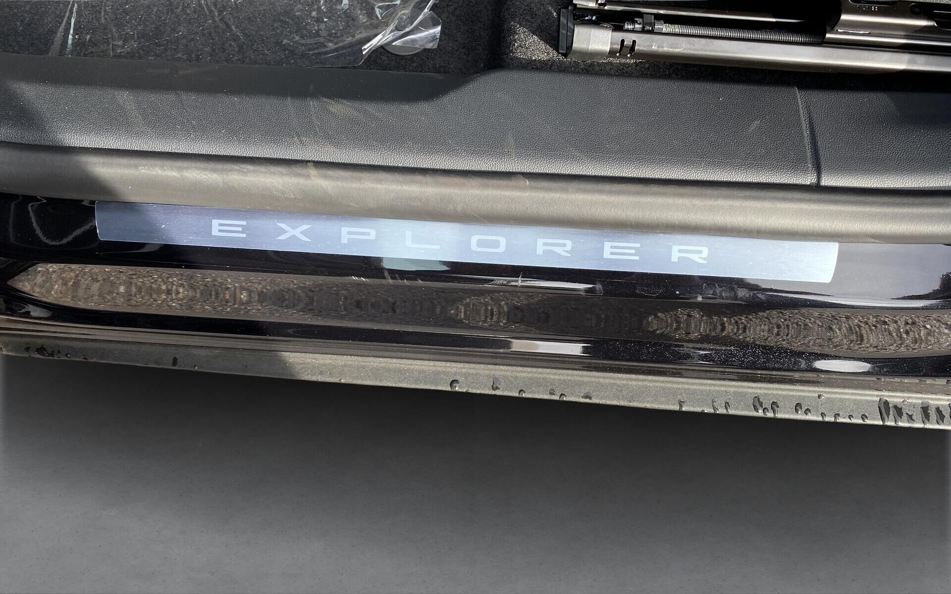 Sort Ford Explorer fra 2025