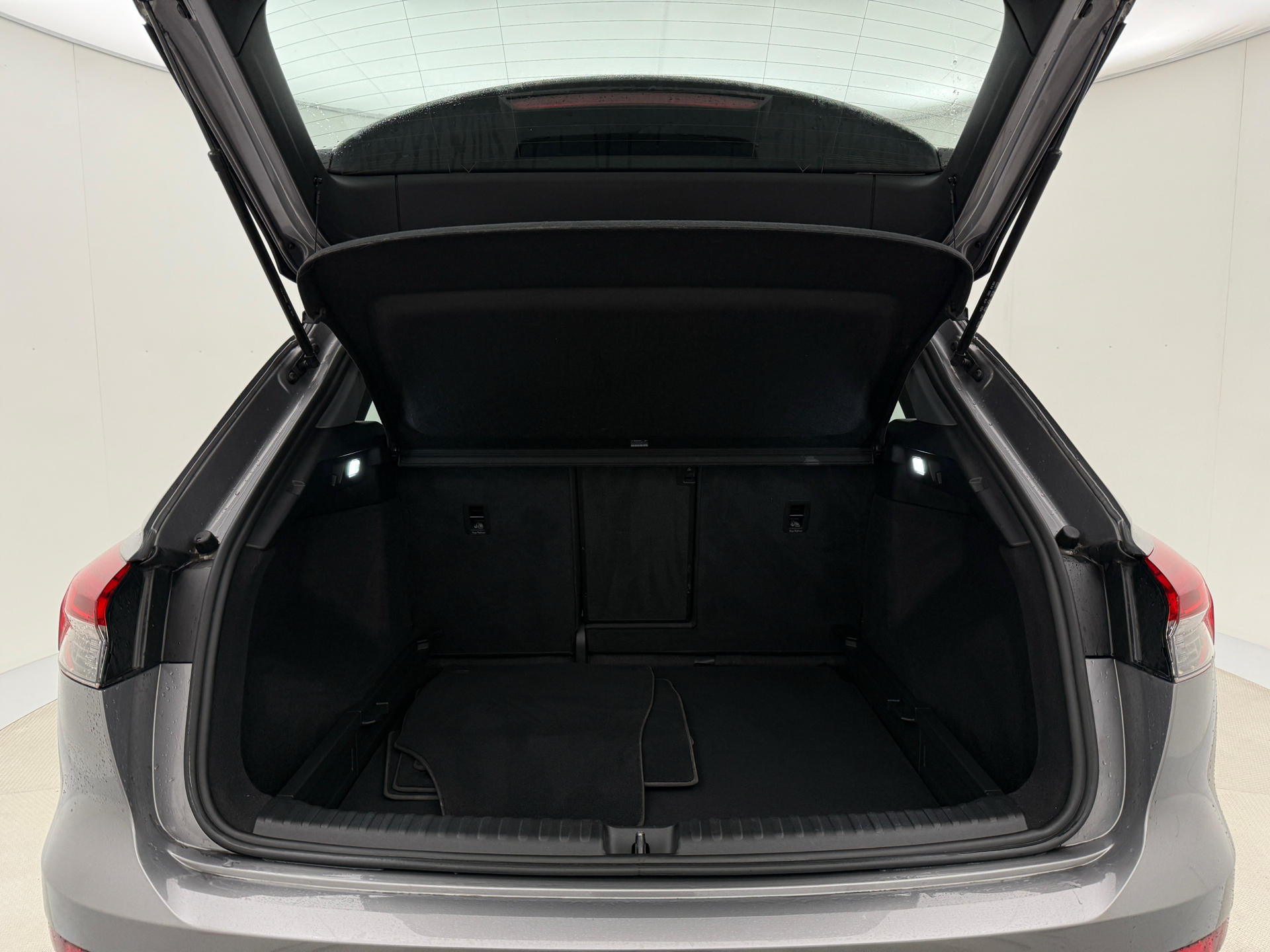 Grå Audi Q4 fra 2022