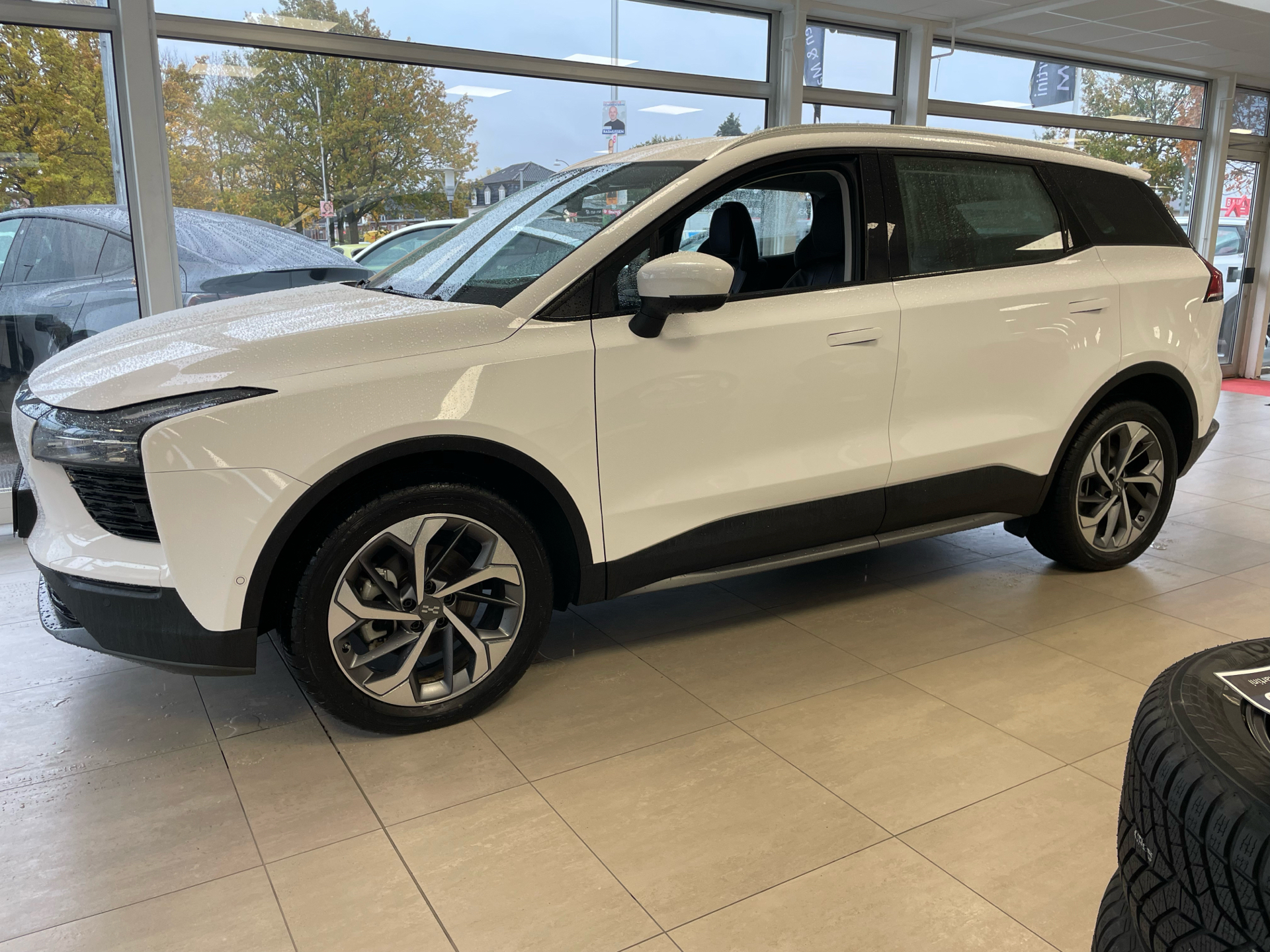 Aiways U5 EL Premium 204HK 5d Aut.