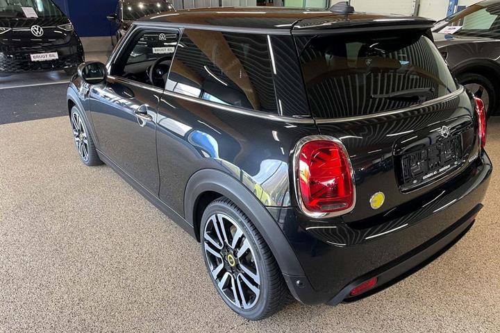 Sort Mini Cooper SE fra 2022