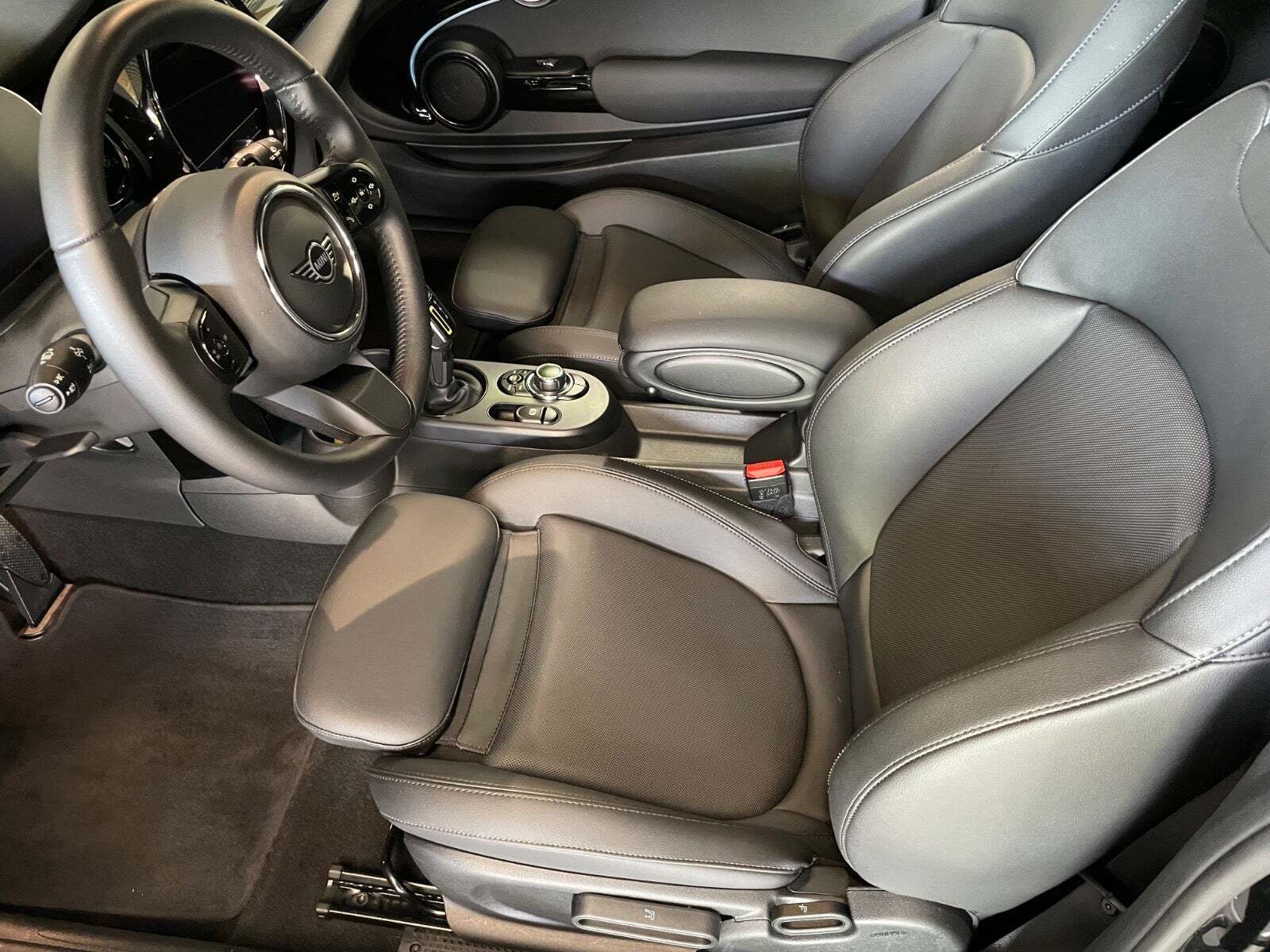 Sort Mini Cooper SE fra 2022