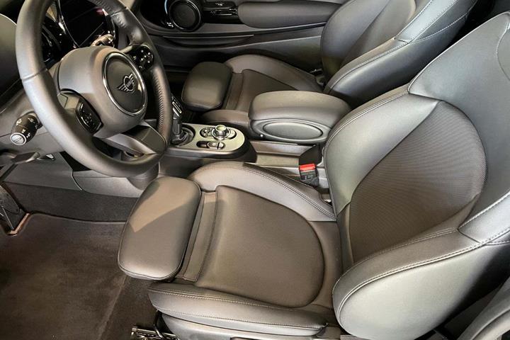 Sort Mini Cooper SE fra 2022