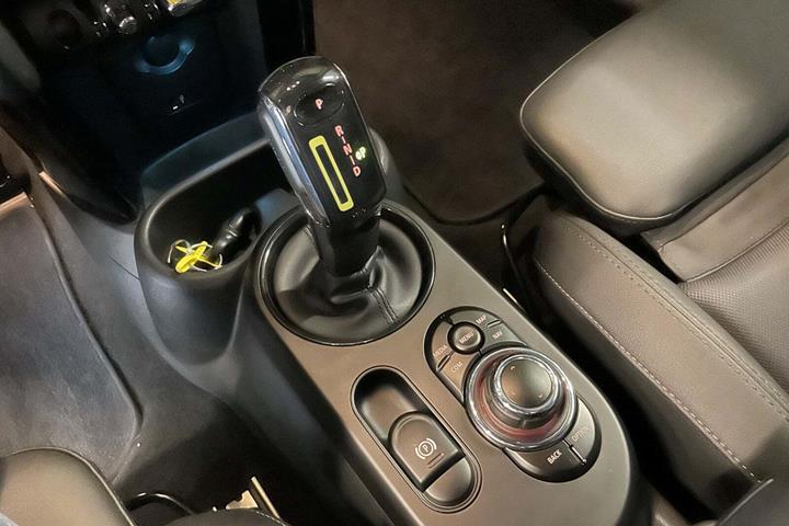 Sort Mini Cooper SE fra 2022