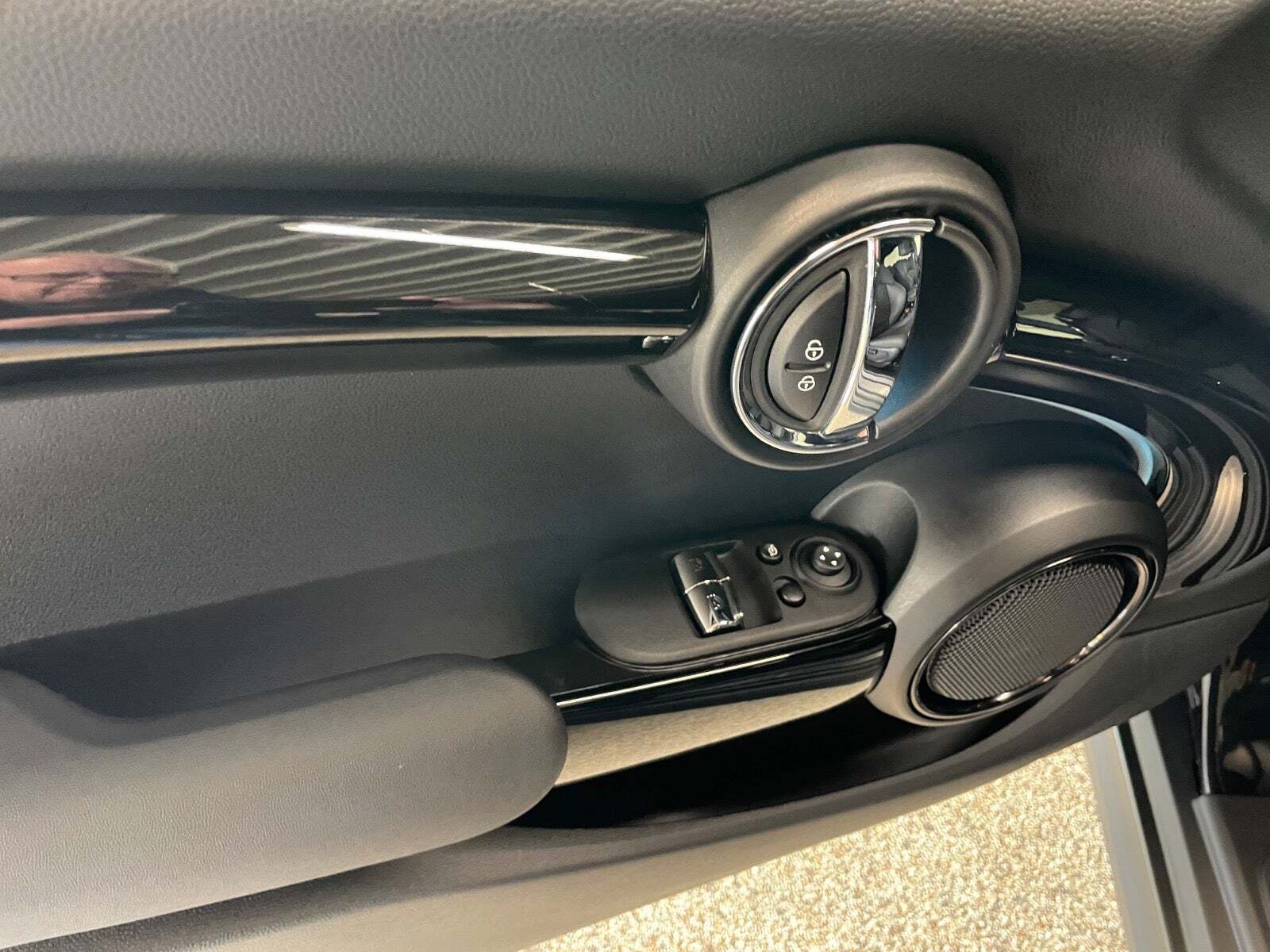 Mini Cooper SE Classic Trim