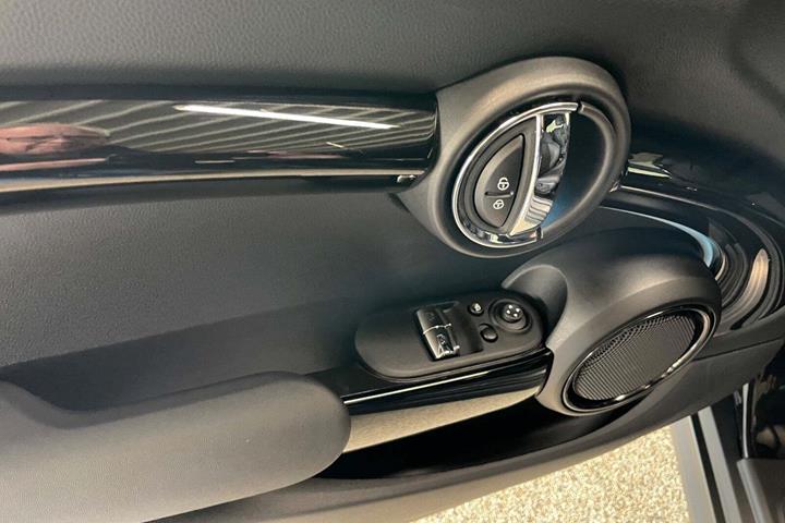 Sort Mini Cooper SE fra 2022