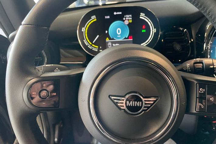 Sort Mini Cooper SE fra 2022