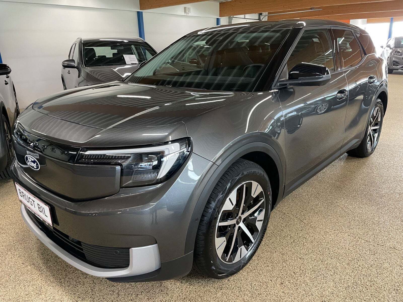 Ford Explorer 82 Select Extended Range