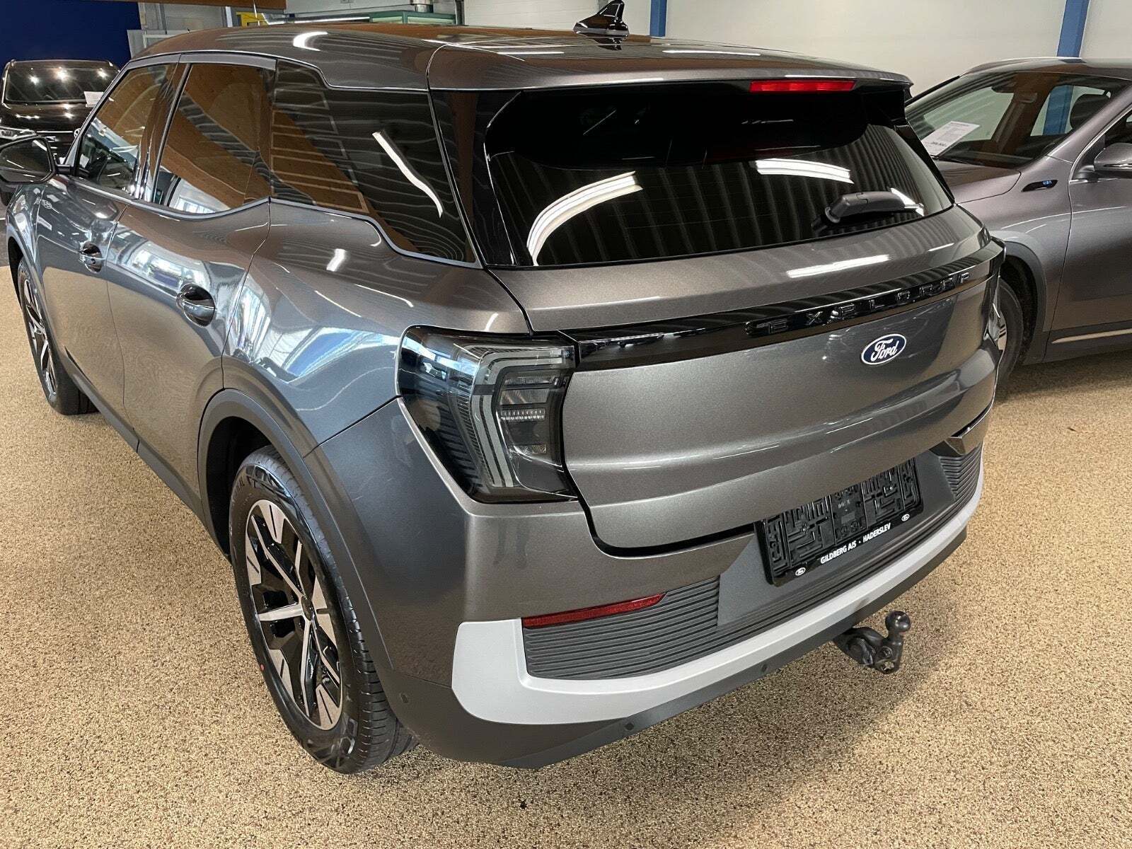 Ford Explorer 82 Select Extended Range