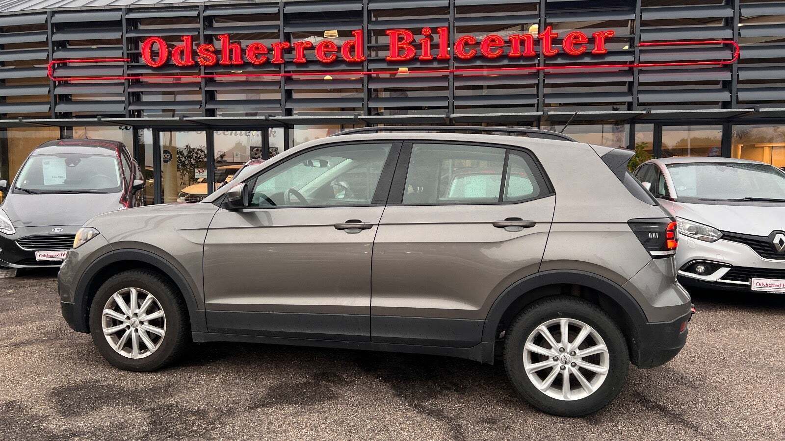 Grå VW T-Cross fra 2021