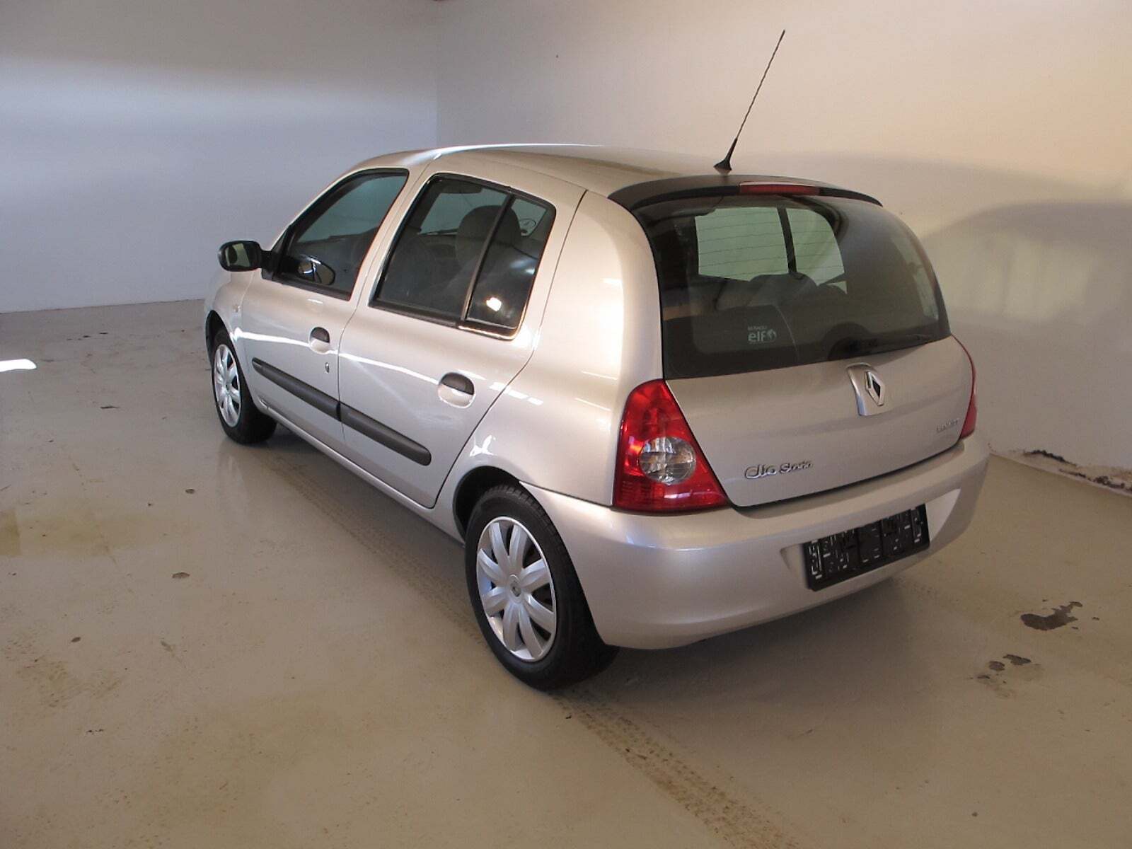 Renault Clio II 1,2 8V Family Authentique