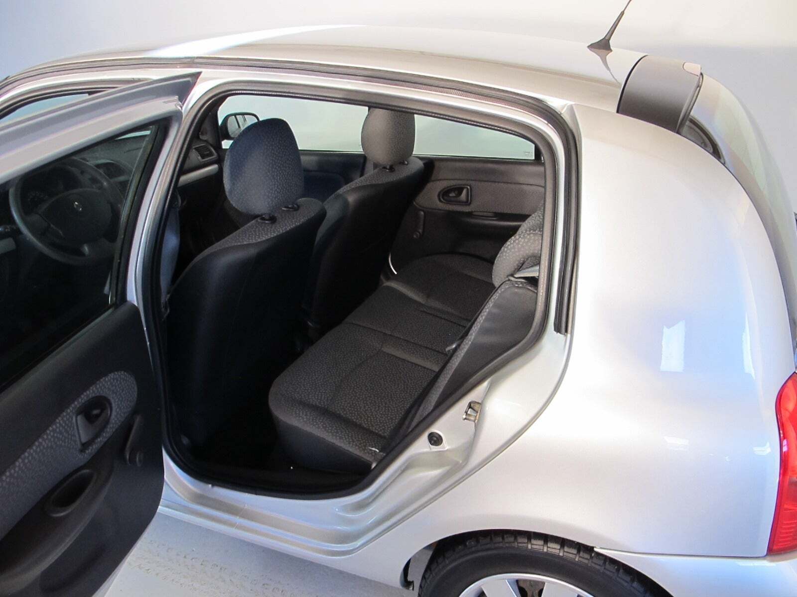 undefined Renault Clio II fra 2006 set indefra