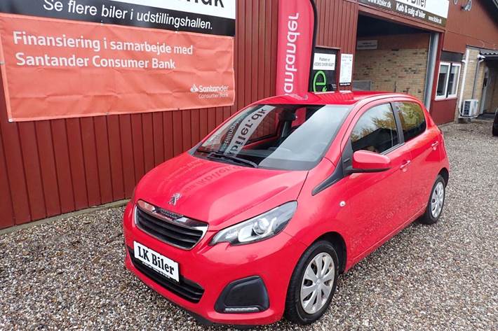 Rød Peugeot 108 fra 2015 set udefra