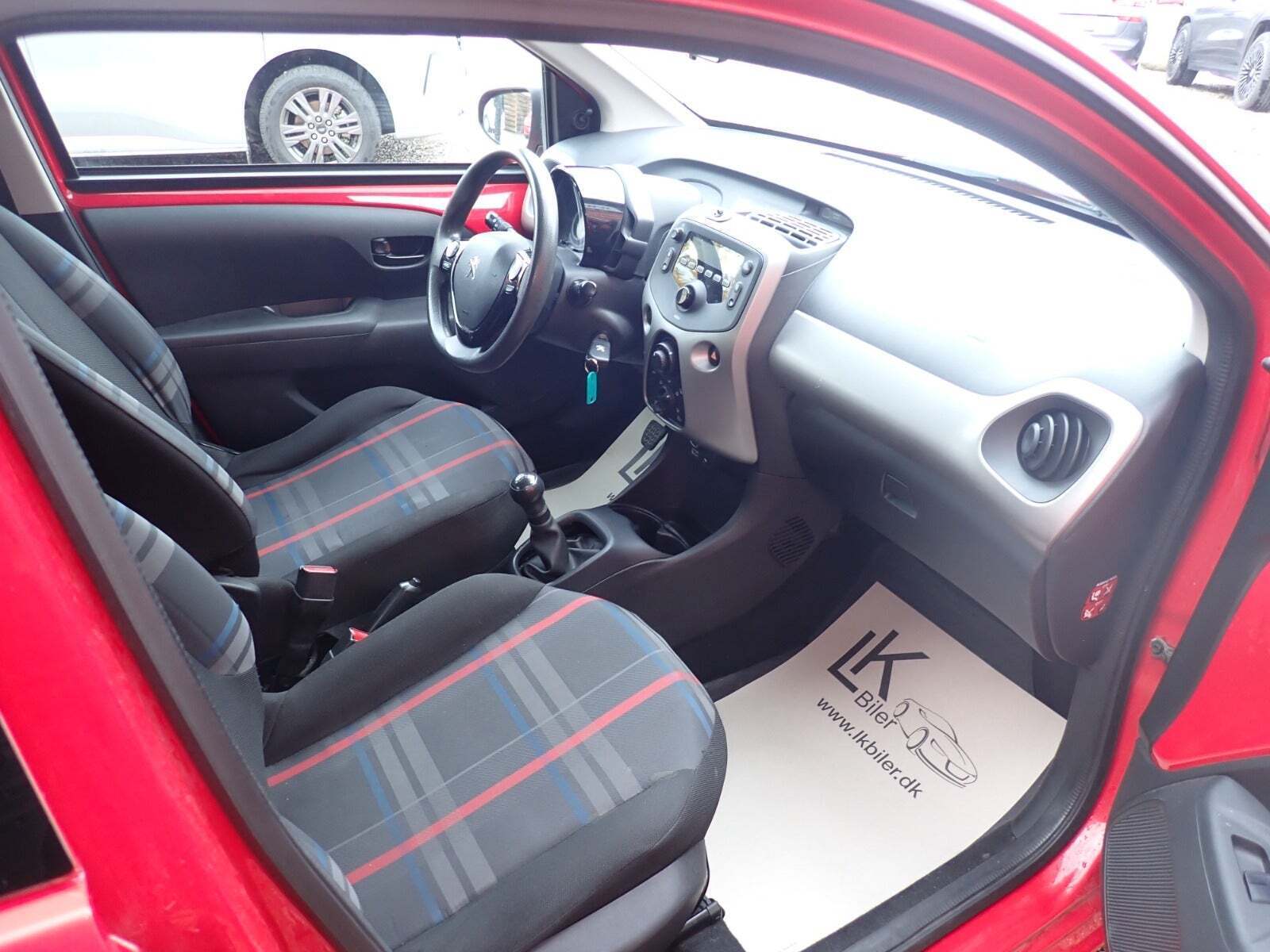 Rød Peugeot 108 fra 2015