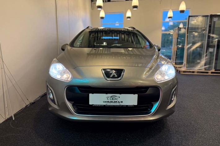 Beige Peugeot 308 fra 2011