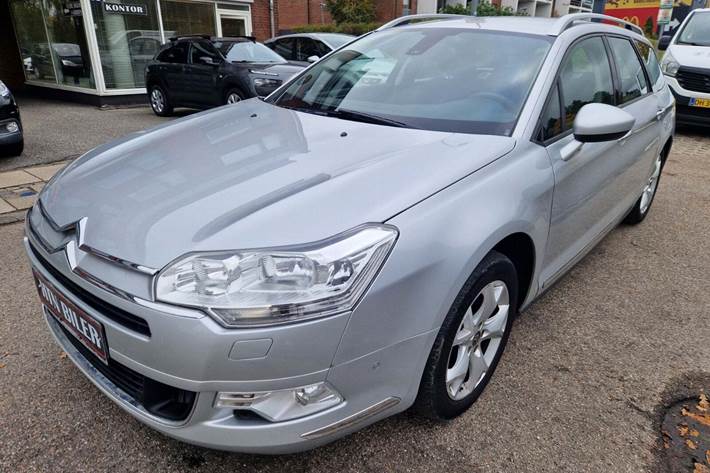 Sølv Citroën C5 fra 2010 set udefra