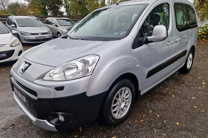 Sølv Peugeot Partner Tepee fra 2011 set udefra