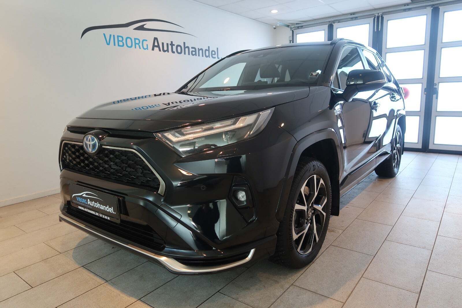 Sort Toyota RAV4 fra 2022