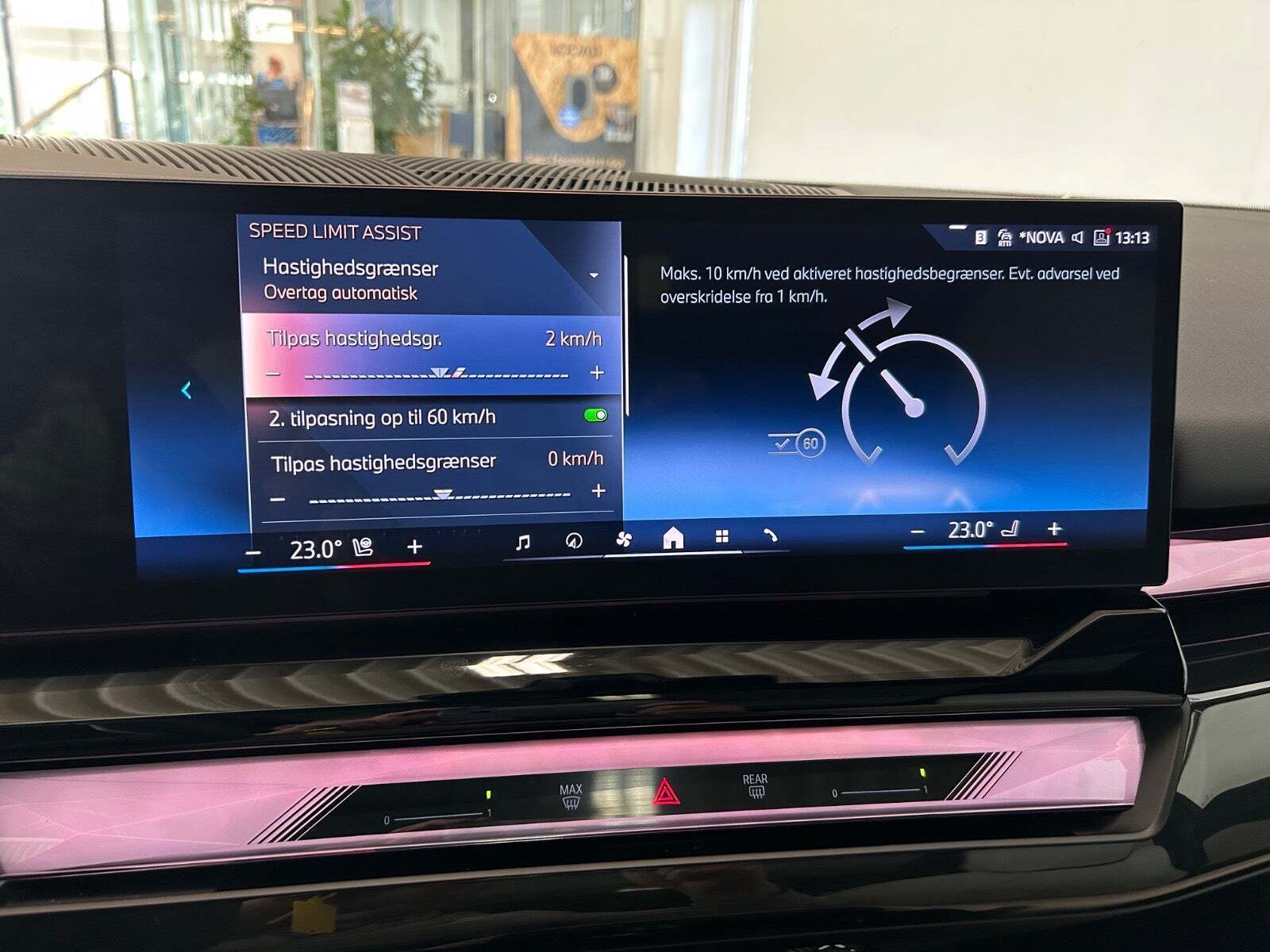 Blå BMW i5 fra 2024