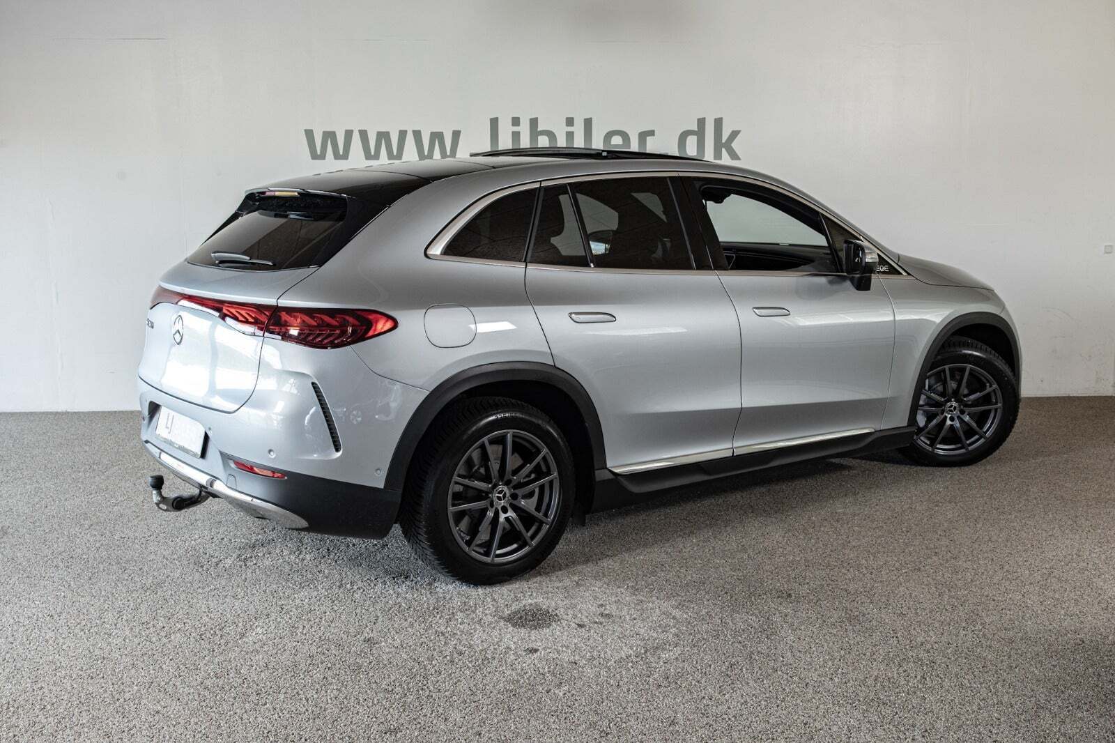 Sølv Mercedes EQE300 SUV fra 2023