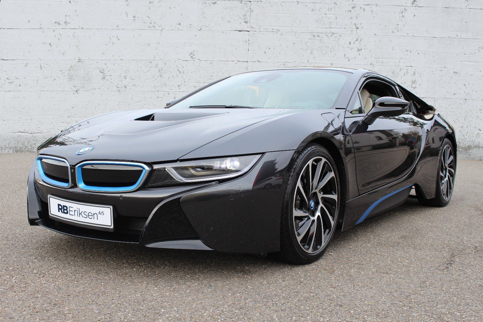 Grå BMW i8 fra 2014