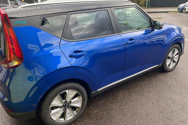 Blå Kia e-Soul fra 2020