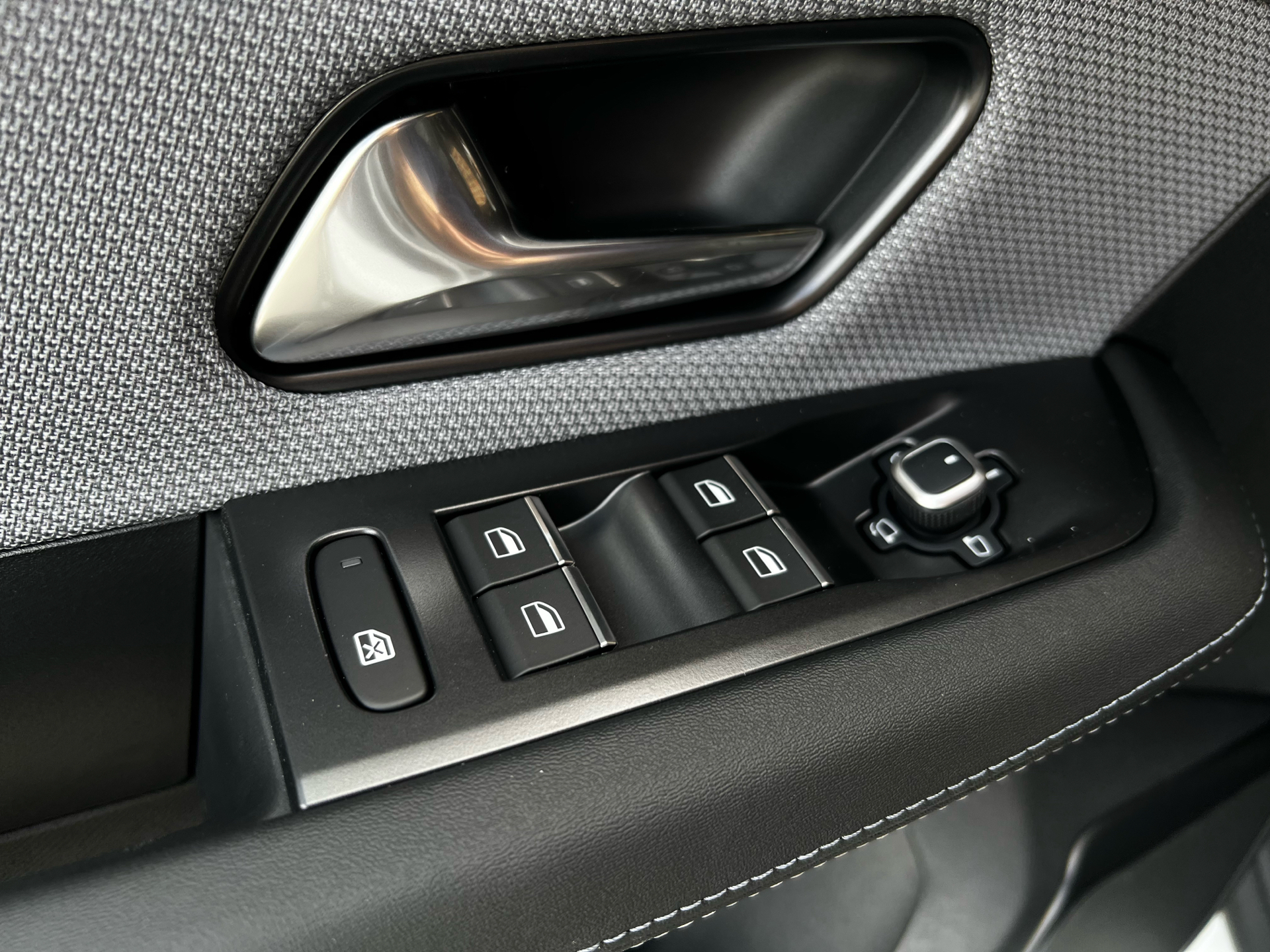 Hvid Opel Grandland fra 2025