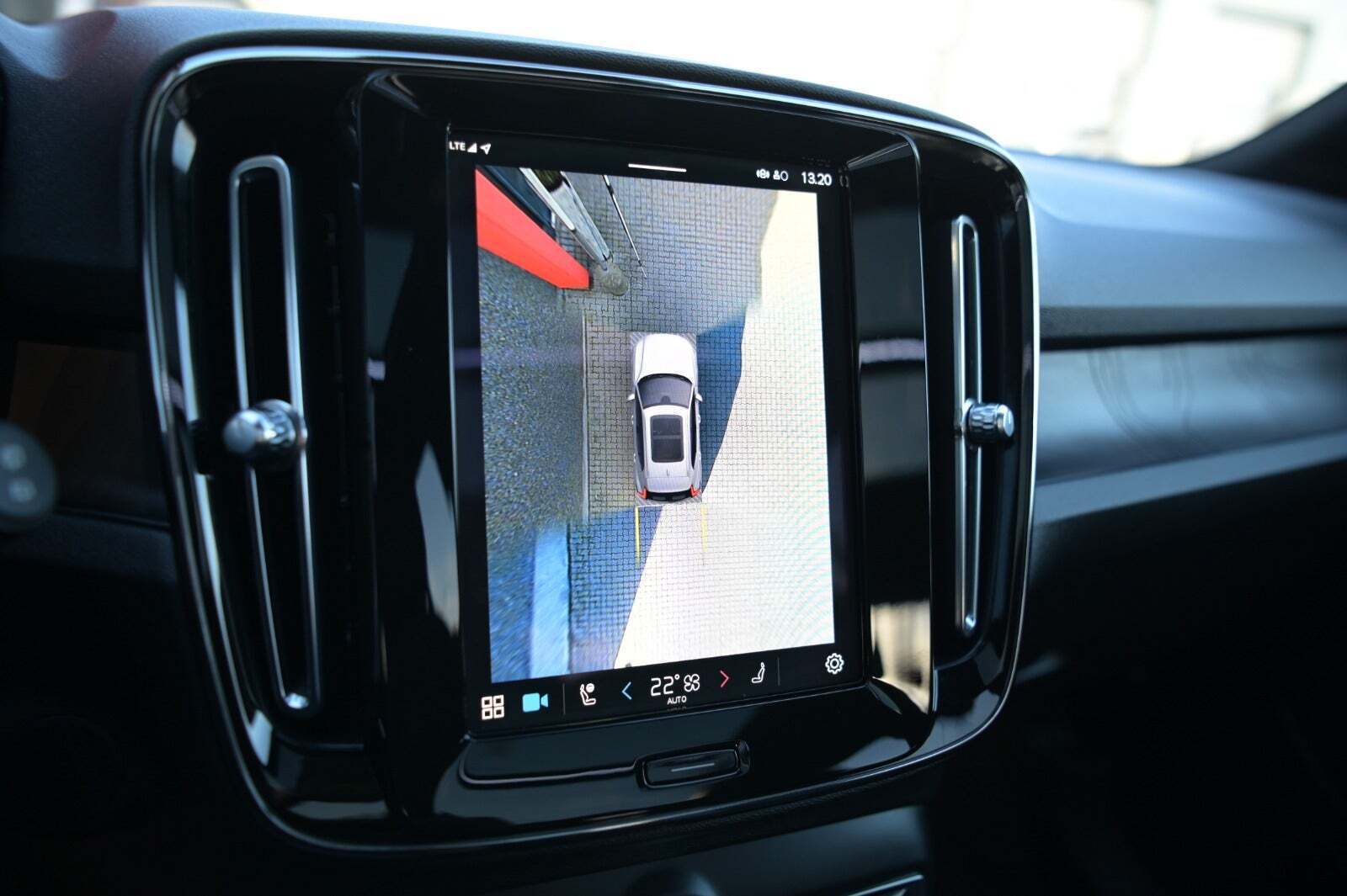 Beige Volvo XC40 fra 2023