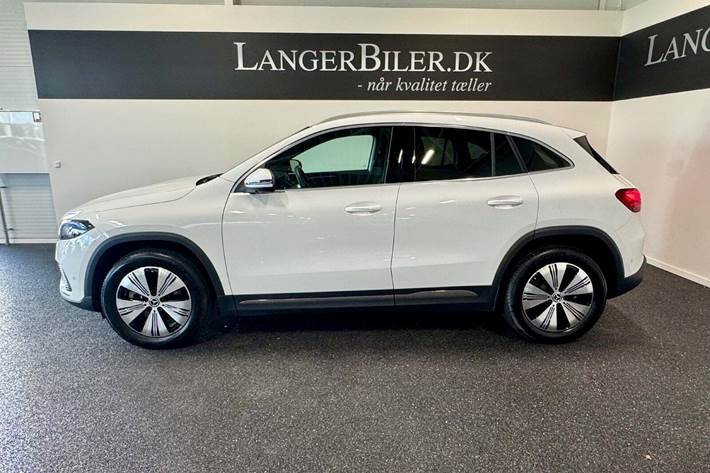 Hvid Mercedes EQA300 fra 2024