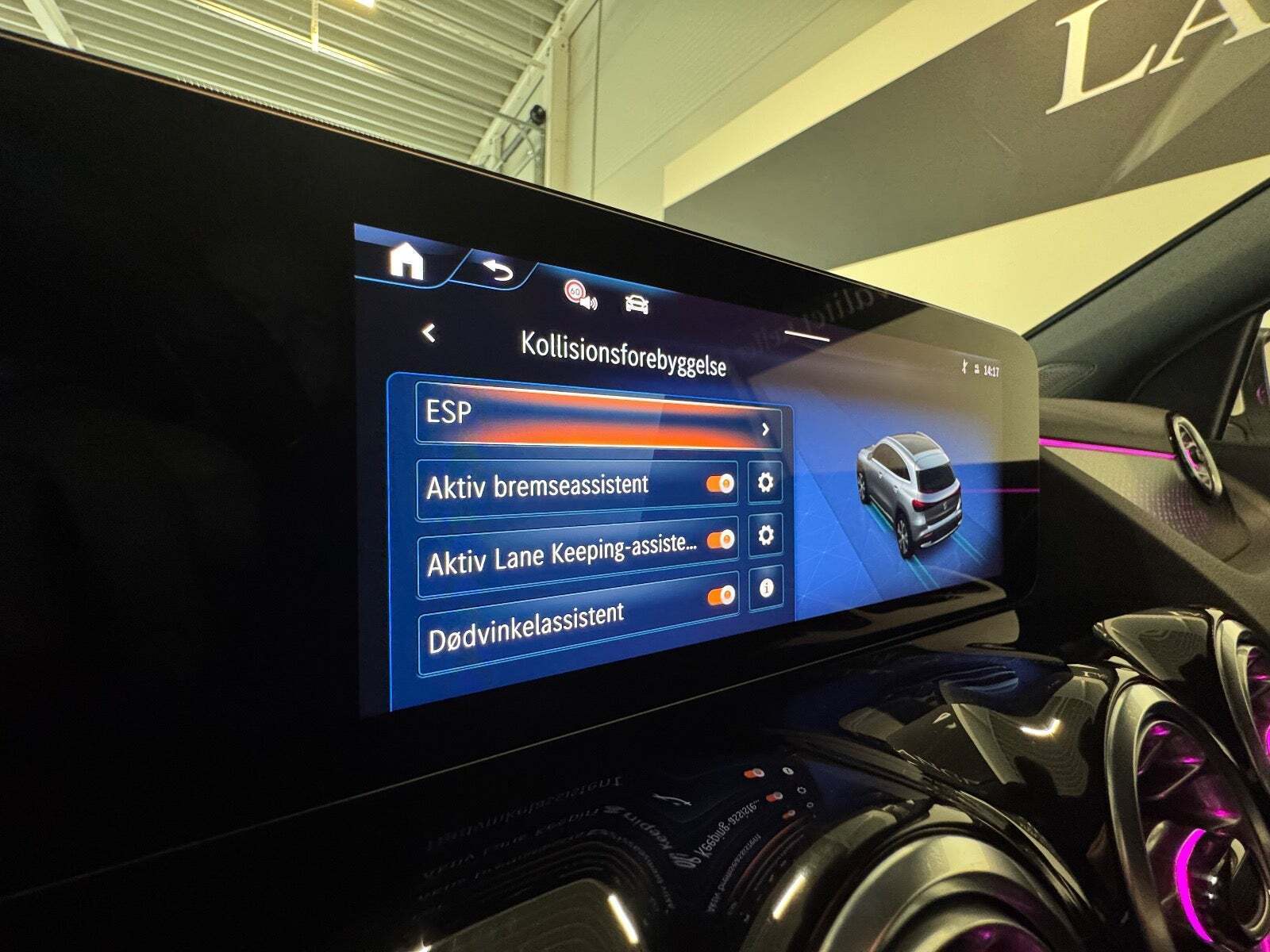 Hvid Mercedes EQA300 fra 2024