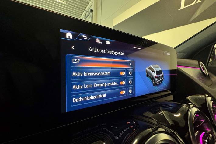 Hvid Mercedes EQA300 fra 2024