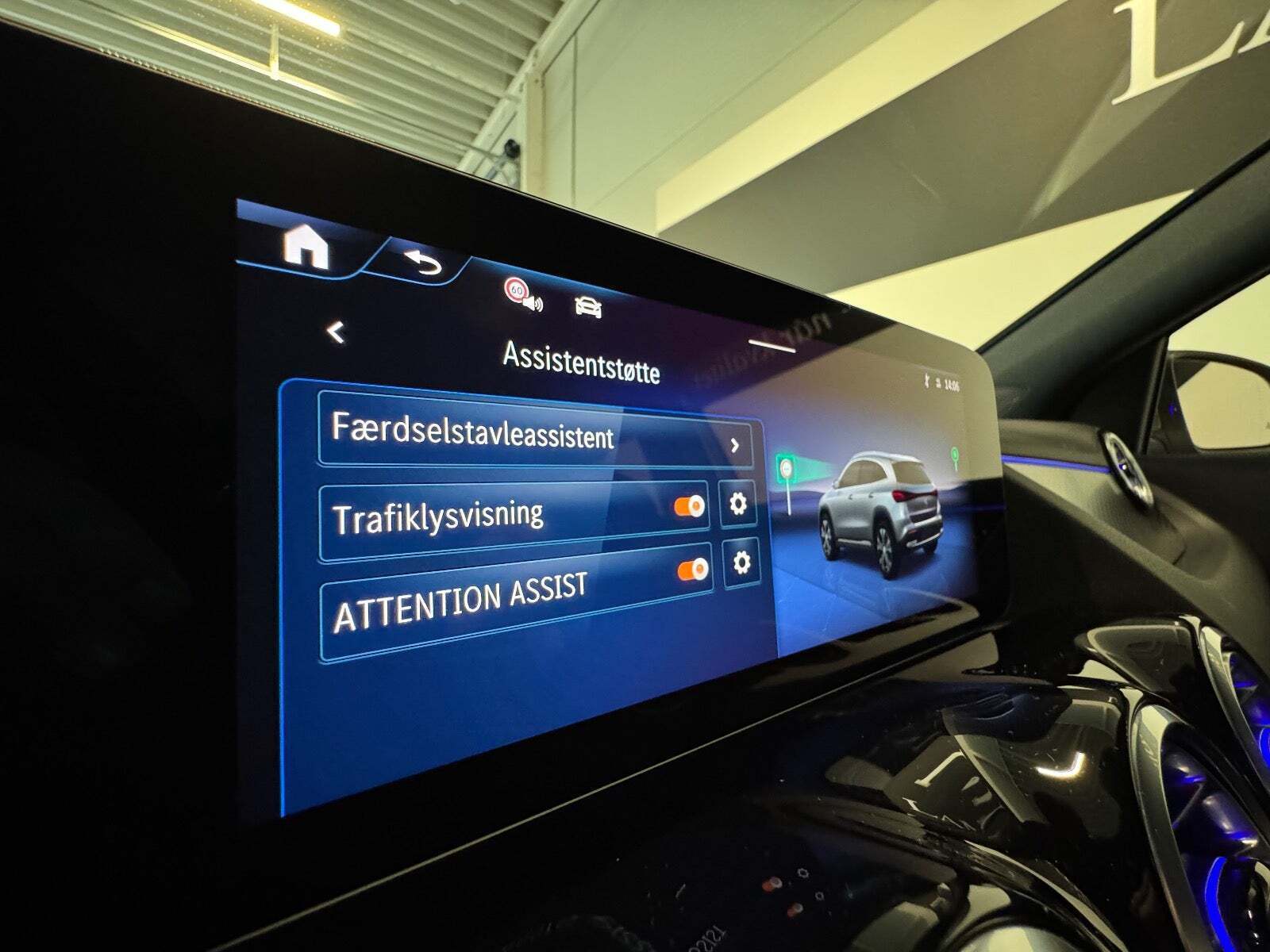 Grå Mercedes EQA300 fra 2024