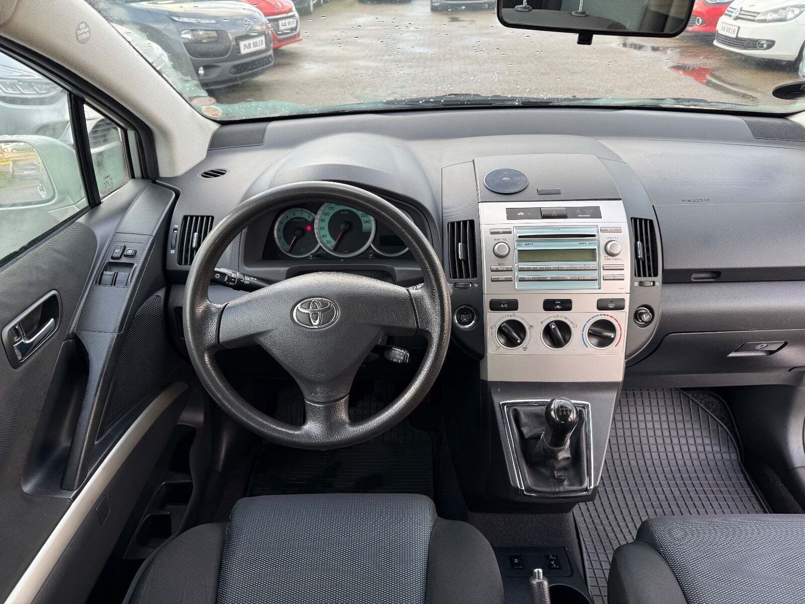 undefined Toyota Corolla Verso fra 2009 set indefra