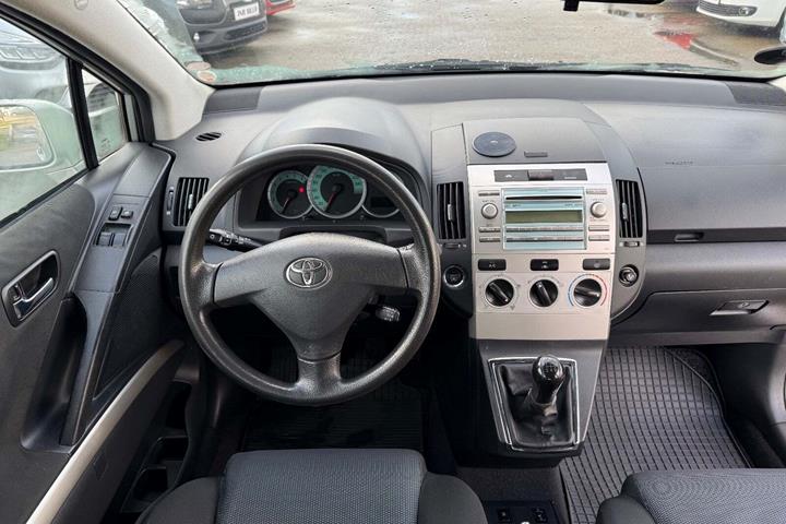 undefined Toyota Corolla Verso fra 2009 set indefra