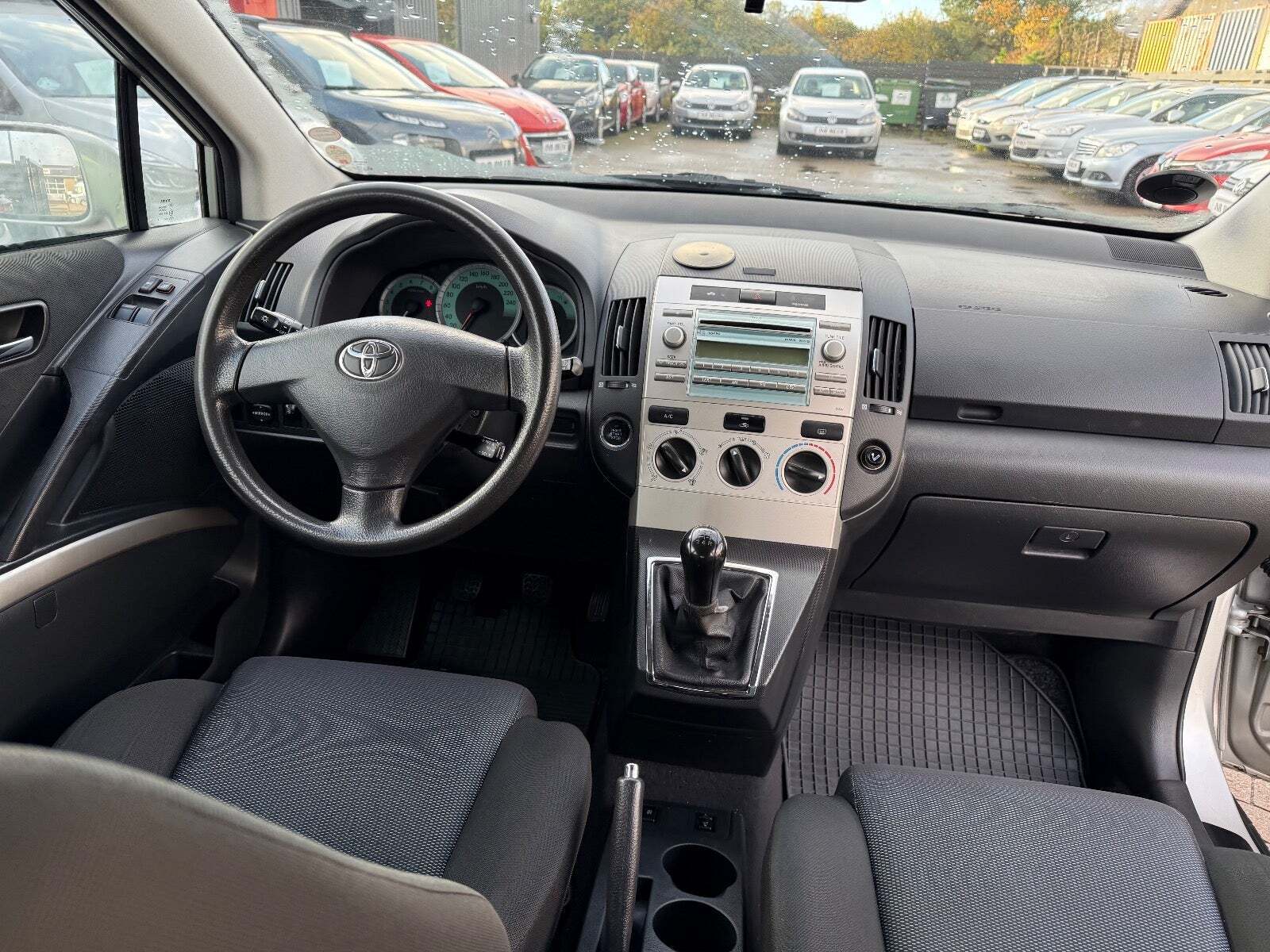 undefined Toyota Corolla Verso fra 2009 set indefra