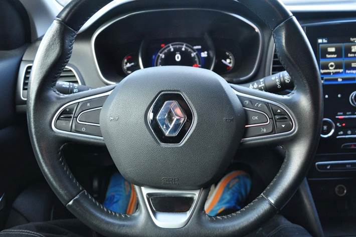 Grå Renault Megane IV fra 2018