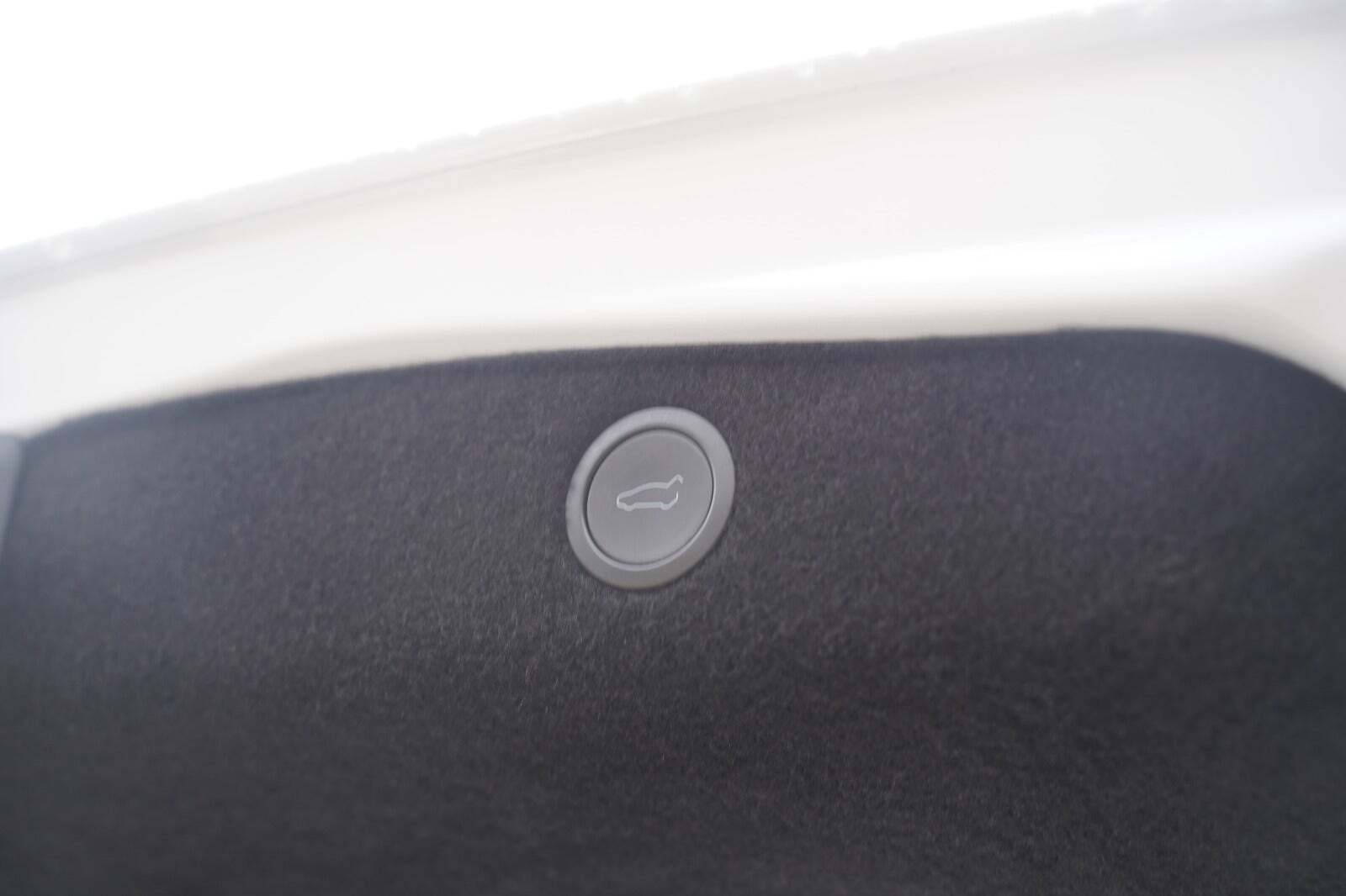 Hvid Tesla Model 3 fra 2024